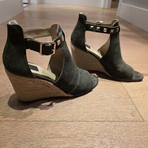 Stylish Green Wedge Sandals